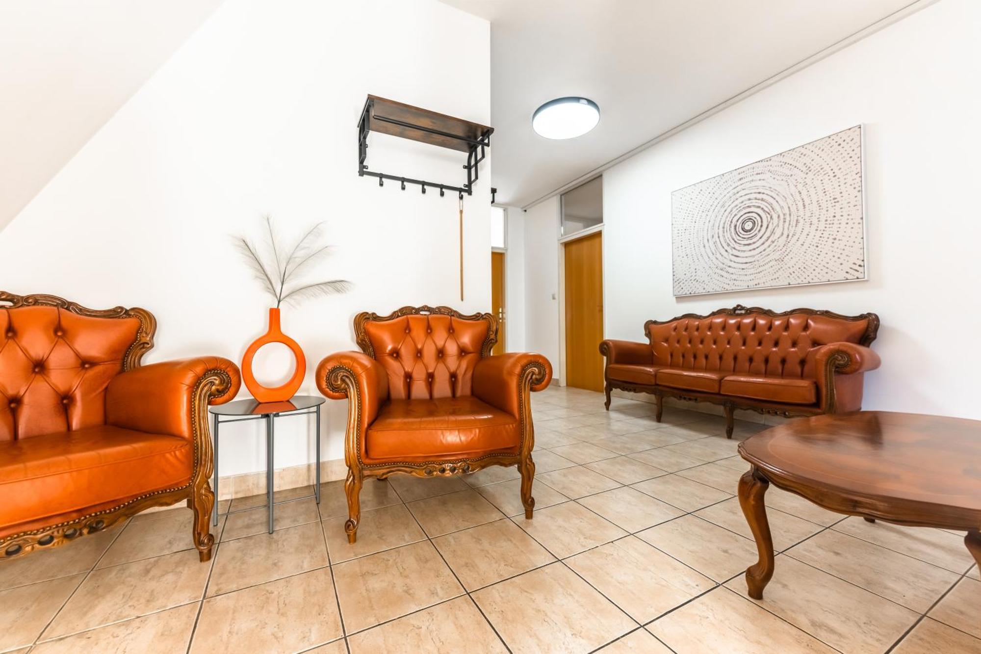 Lovely 4-Bedroom Flat In Historical Center With Stunning View Trenčín Exterior foto
