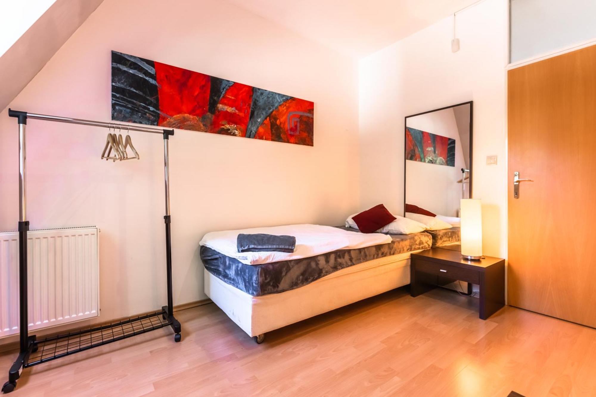 Lovely 4-Bedroom Flat In Historical Center With Stunning View Trenčín Exterior foto